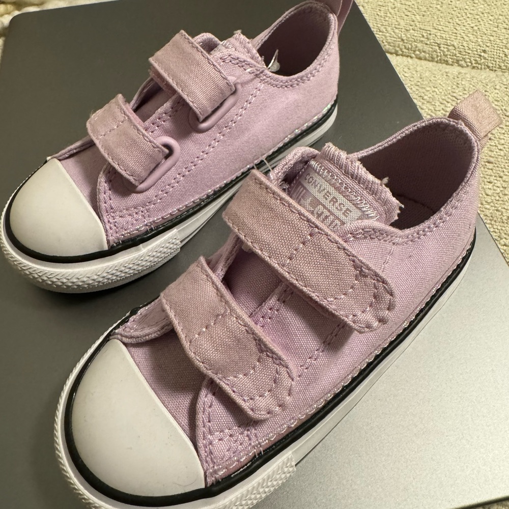 Converse toddler Girl - Purple Velcro Sneaker - size 7c